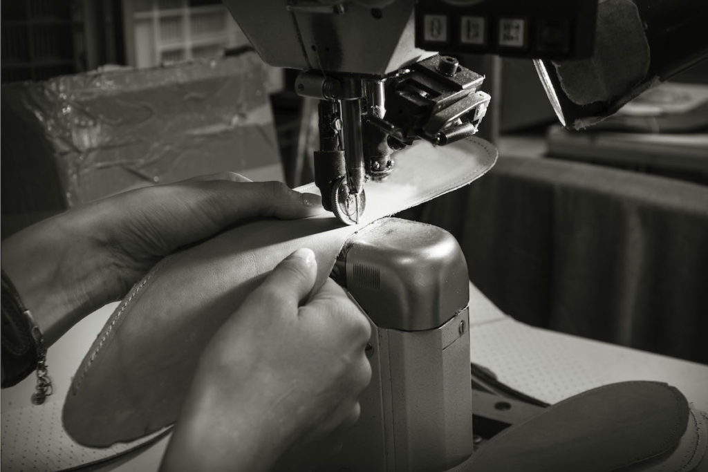 Proses Pembuatan Sepatu